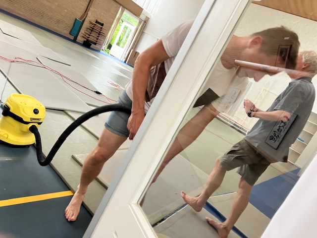 Dojo:Matten en vloer reinigen