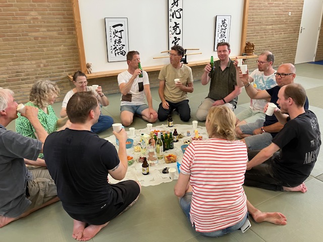 Nog gezellig na kletsen met een drankje van de vereniging